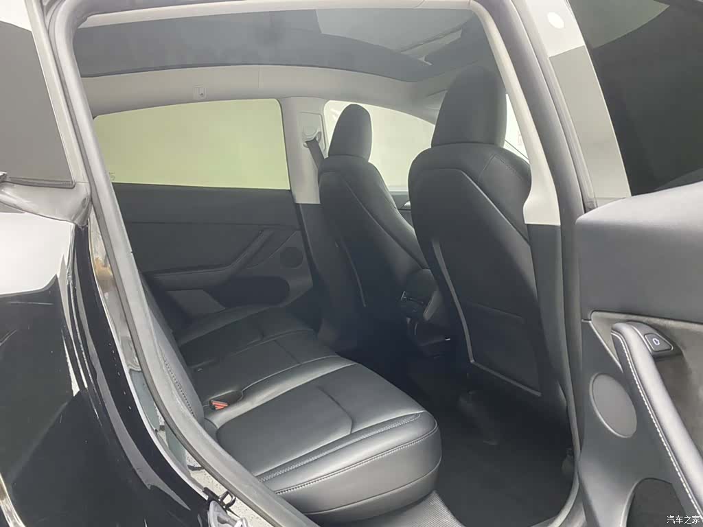 Tesla Model Y, 2024 23