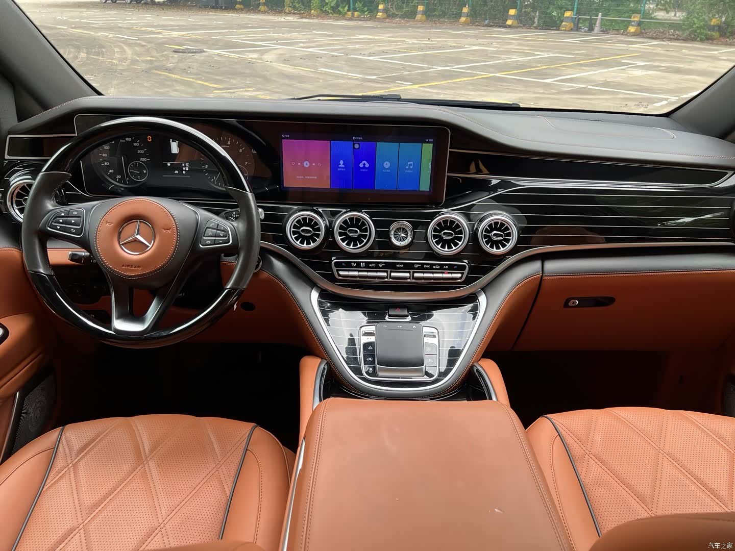 Mercedes-Benz 7, 2024 все фото