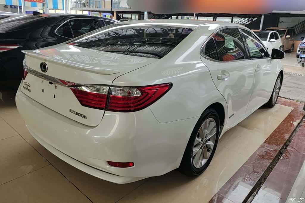 Lexus ES, 2015 3