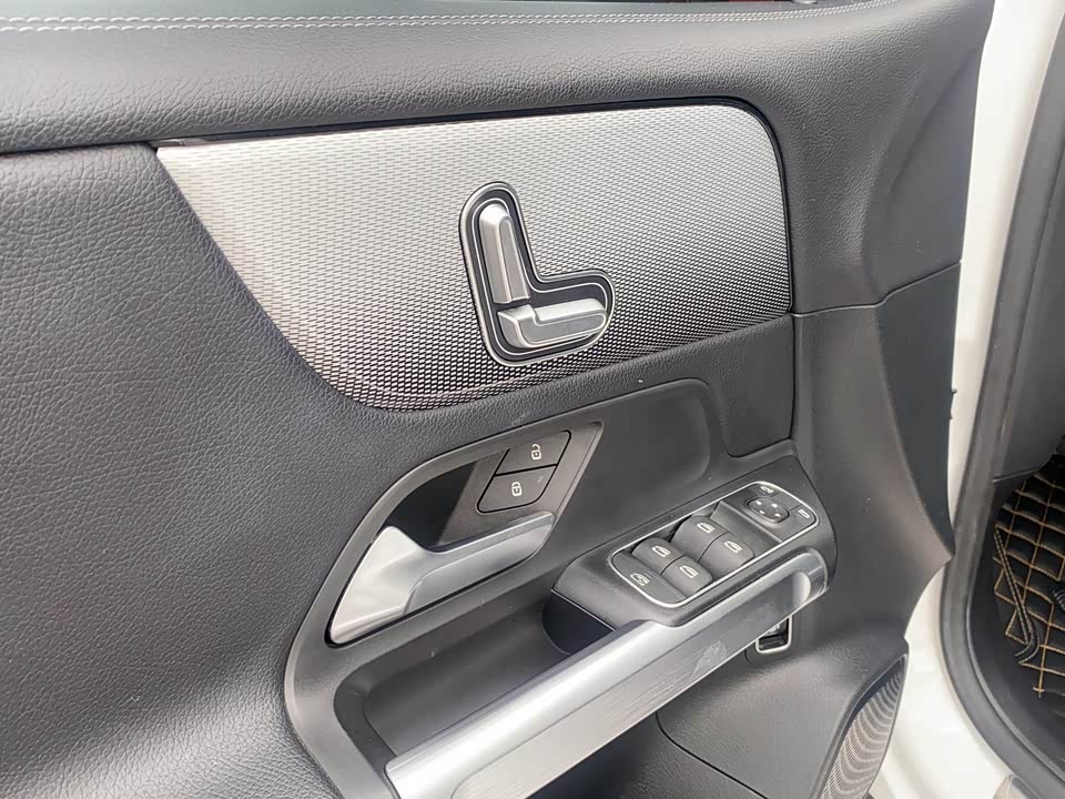 Mercedes-Benz GLB Mercedes-Benz GLB