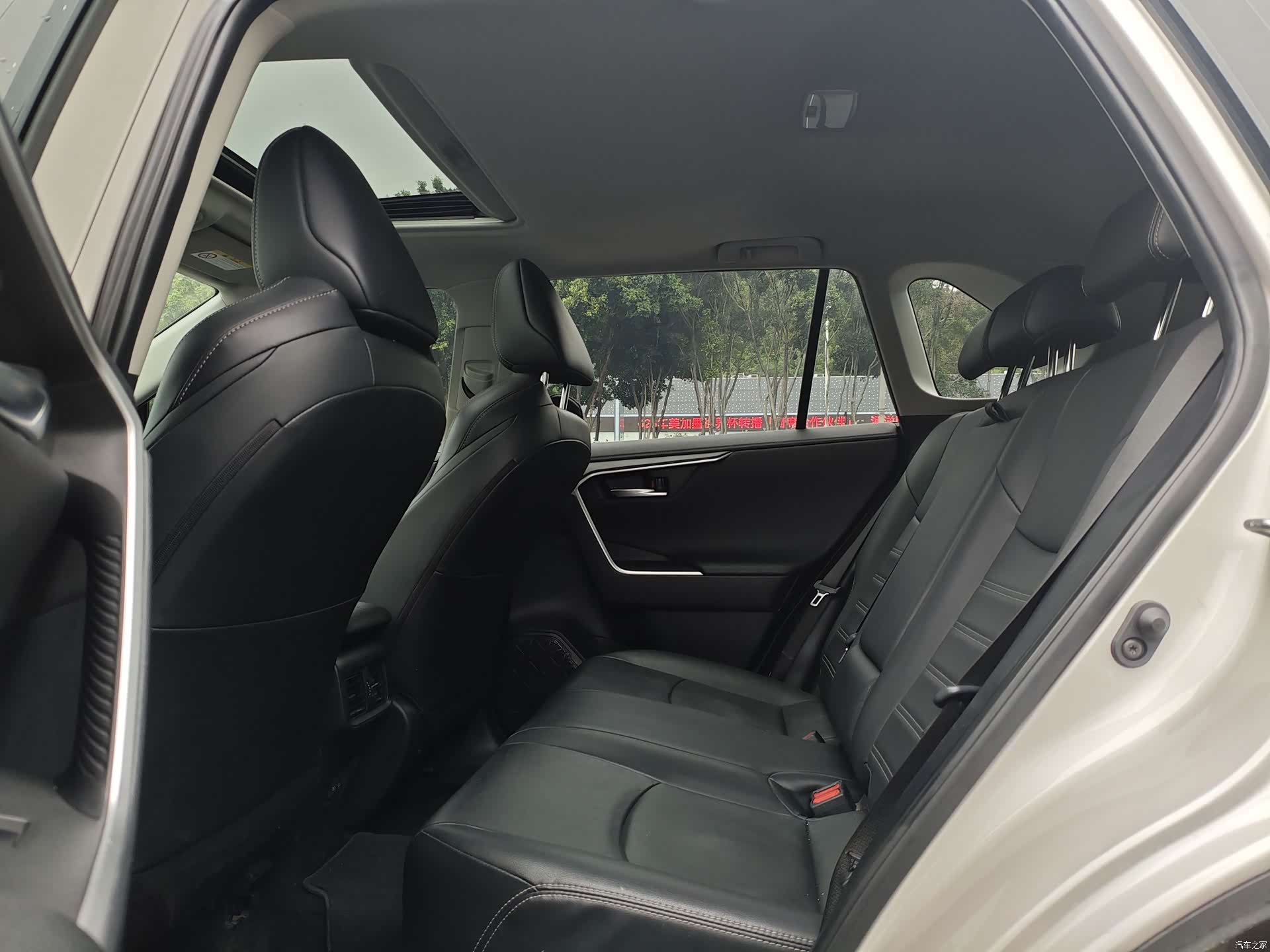 Toyota Wildlander, 2022 11
