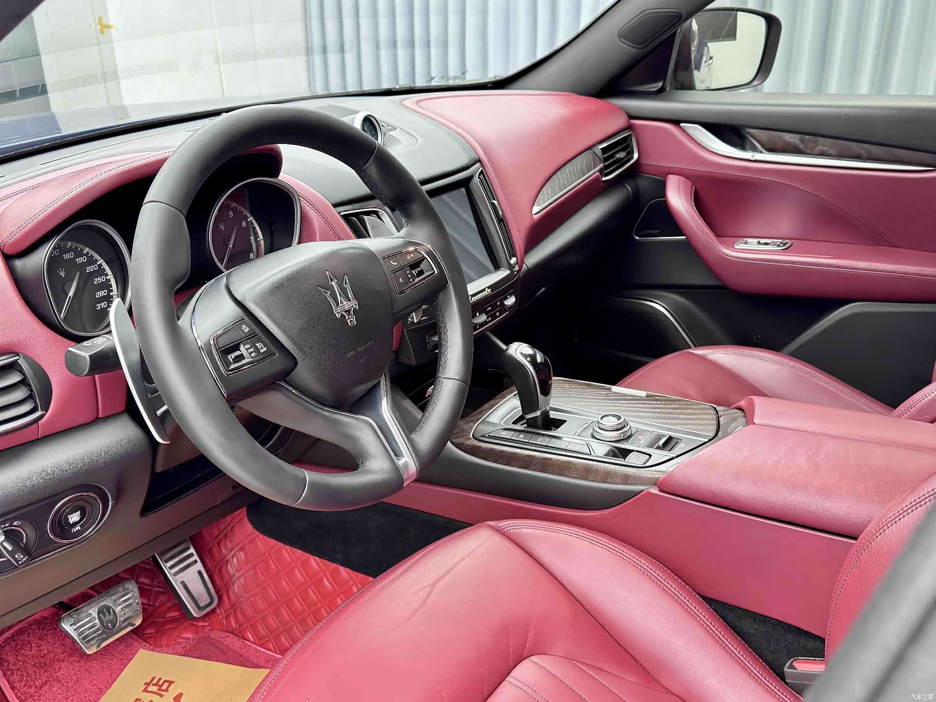 Maserati Levante, 2017 11
