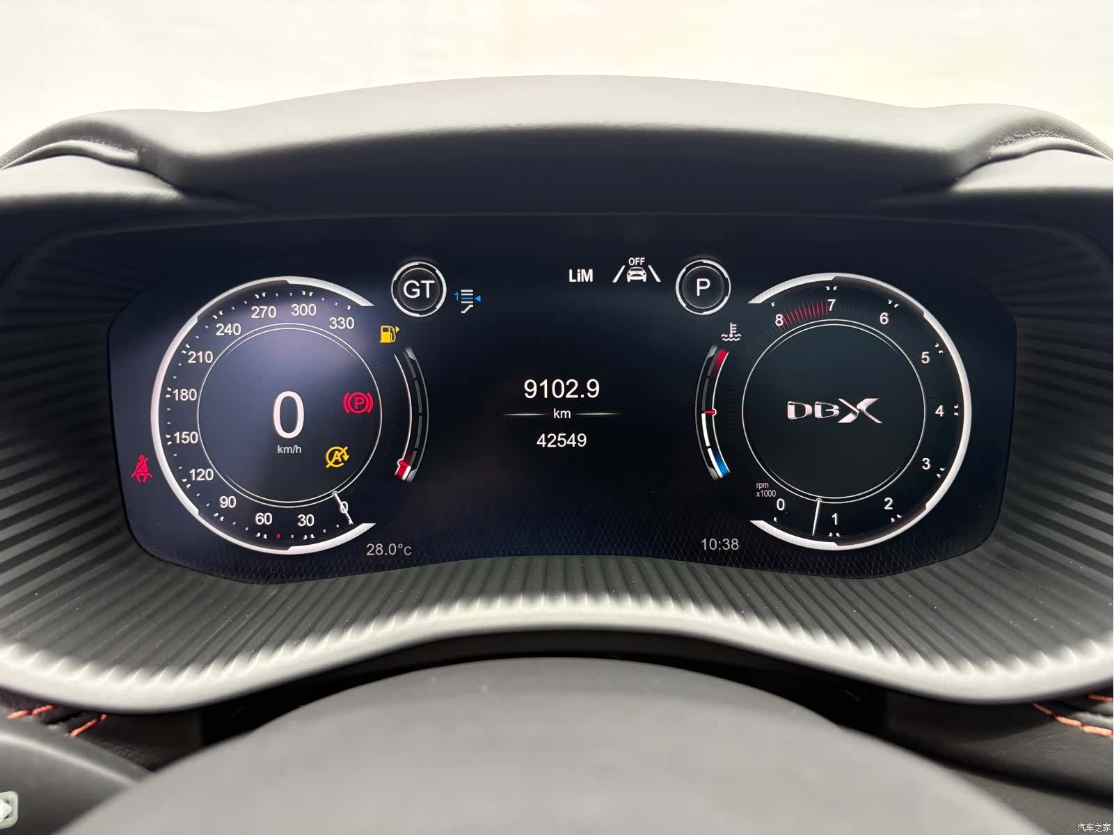 Aston Martin DBX, 2022 14