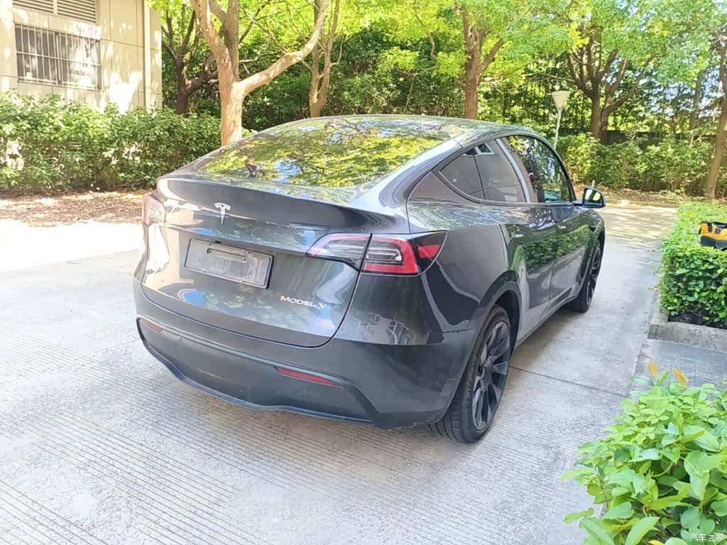 Tesla Model Y, 2024 7