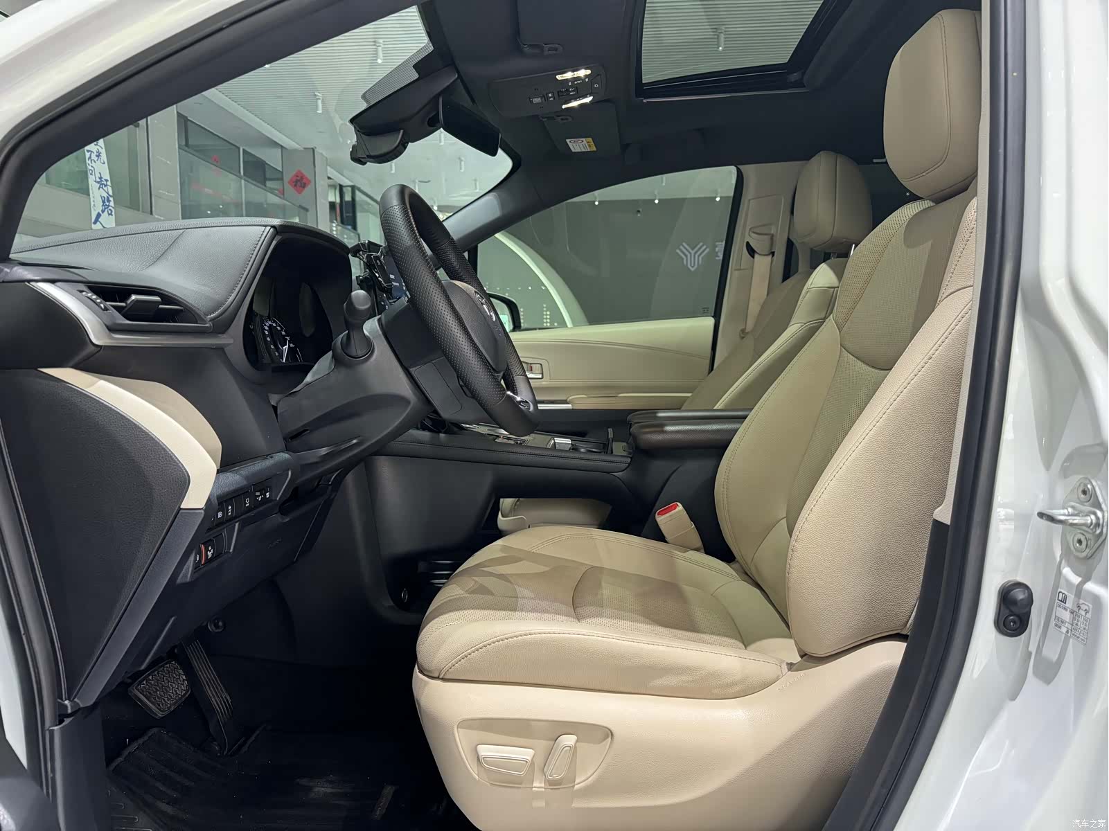 Toyota Granvia, 2023 все фото
