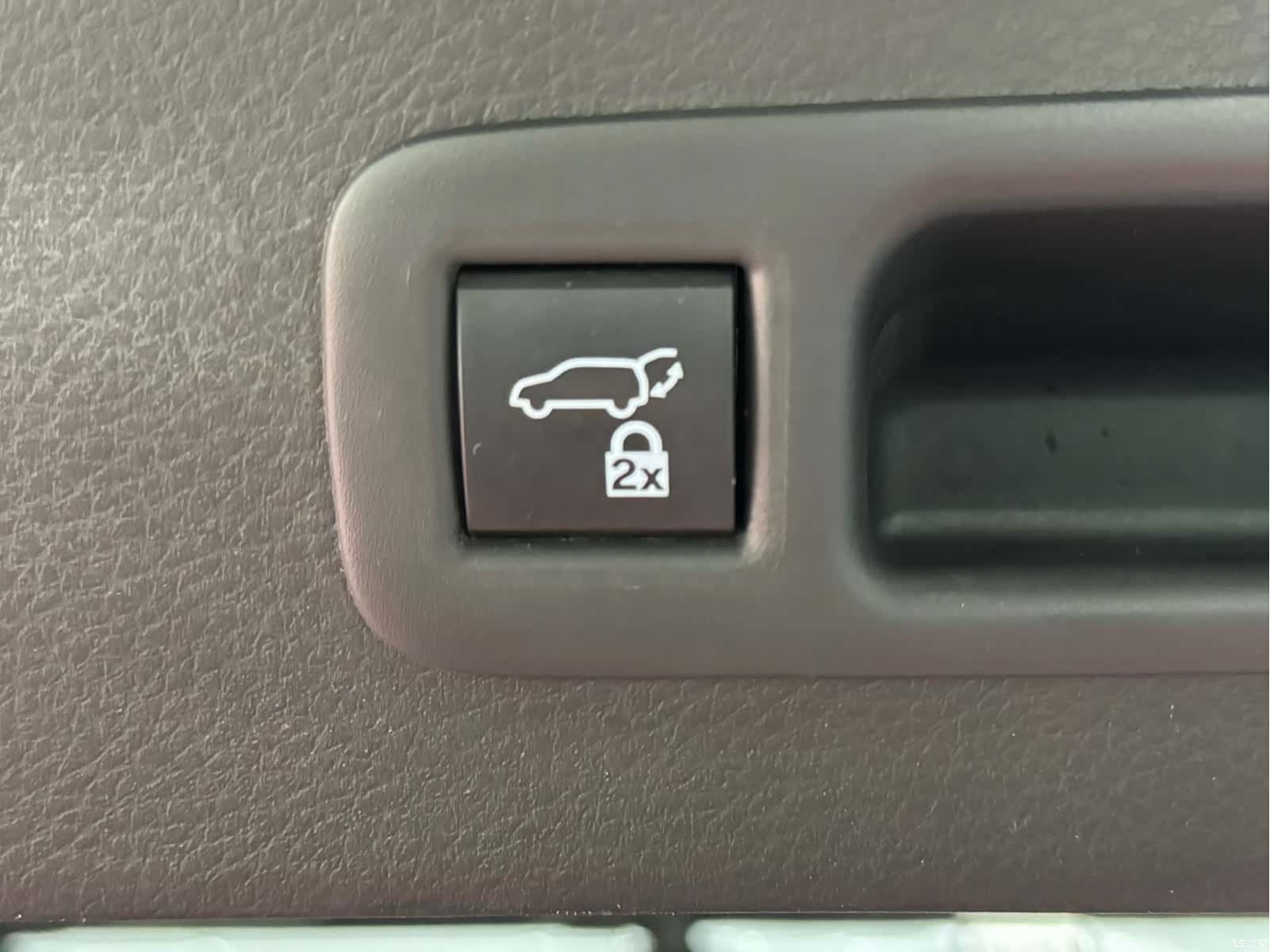Toyota Granvia, 2023 28