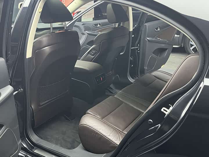 Hongqi H7, 2018 года фото 14
