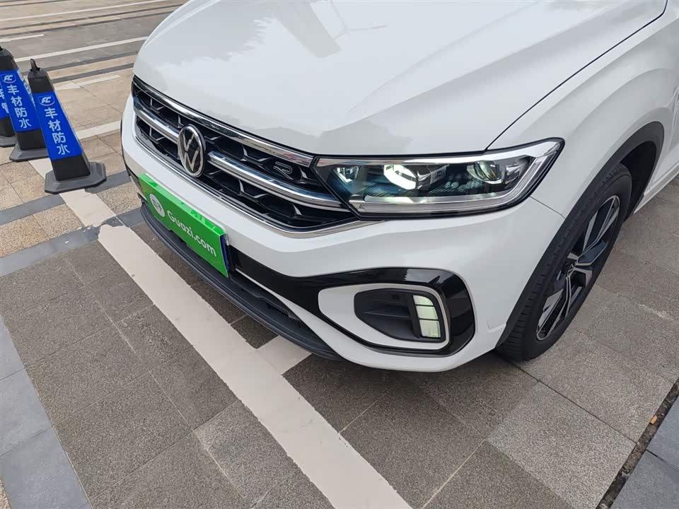 Volkswagen T-ROC exploring Songs