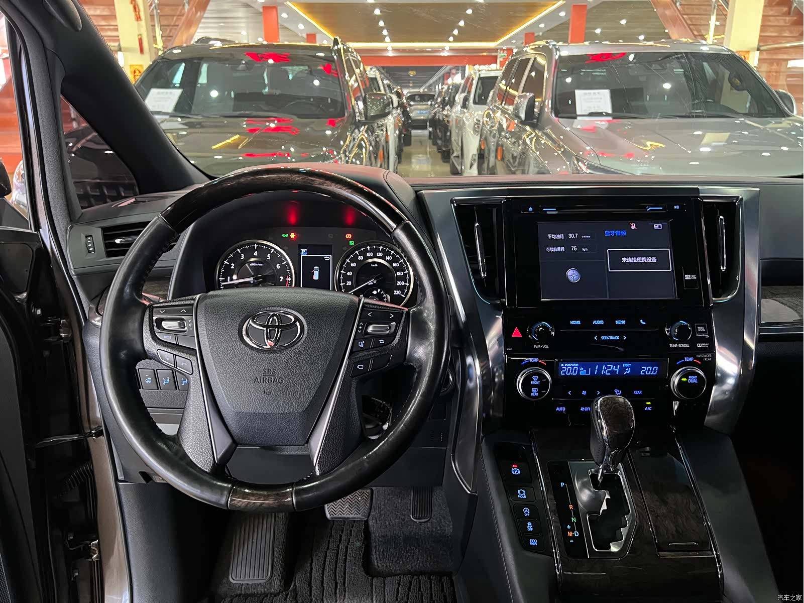 Toyota Alphard, 2018 8