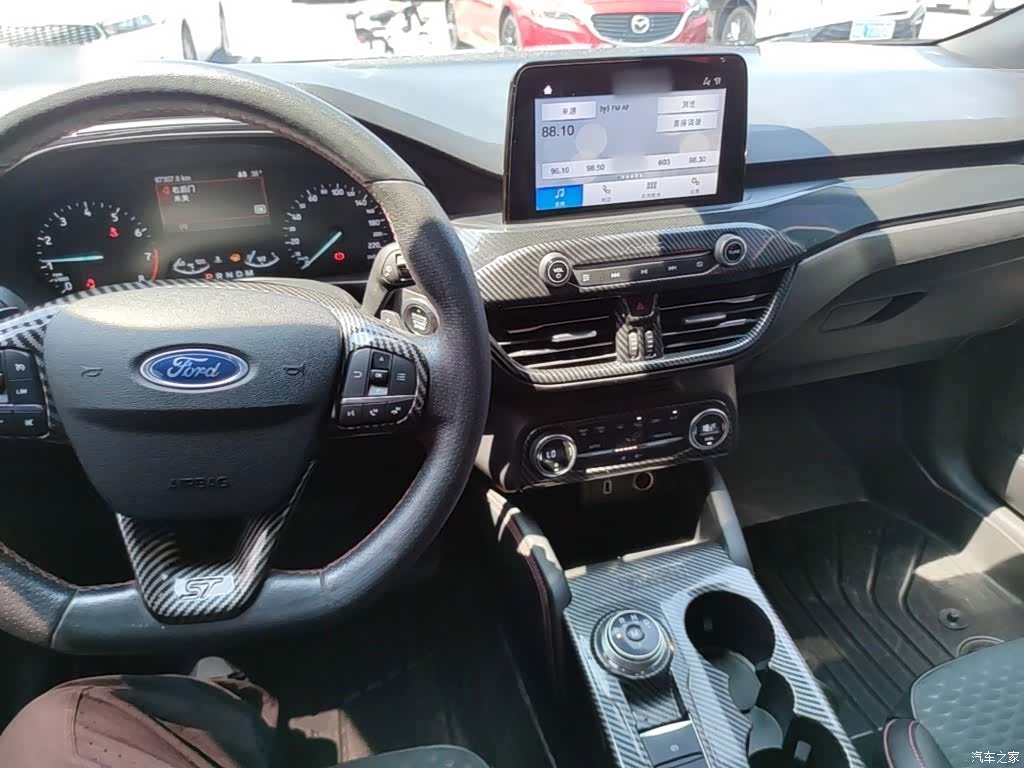 Ford Focus, 2019 10