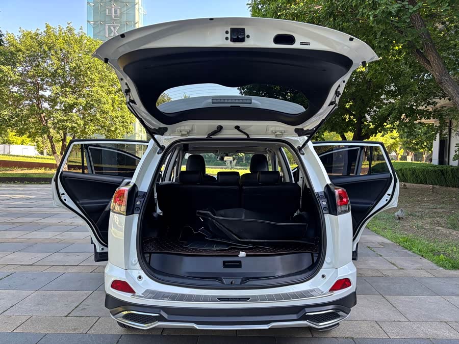 Toyota RAV4 2018, фото 24
