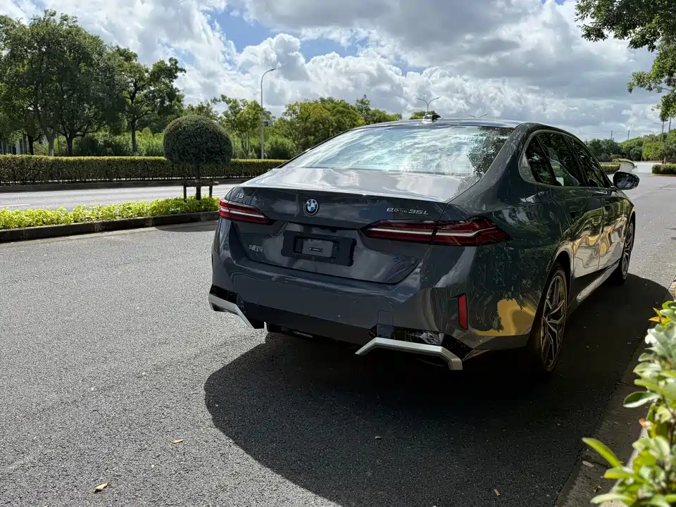 BMW i5
