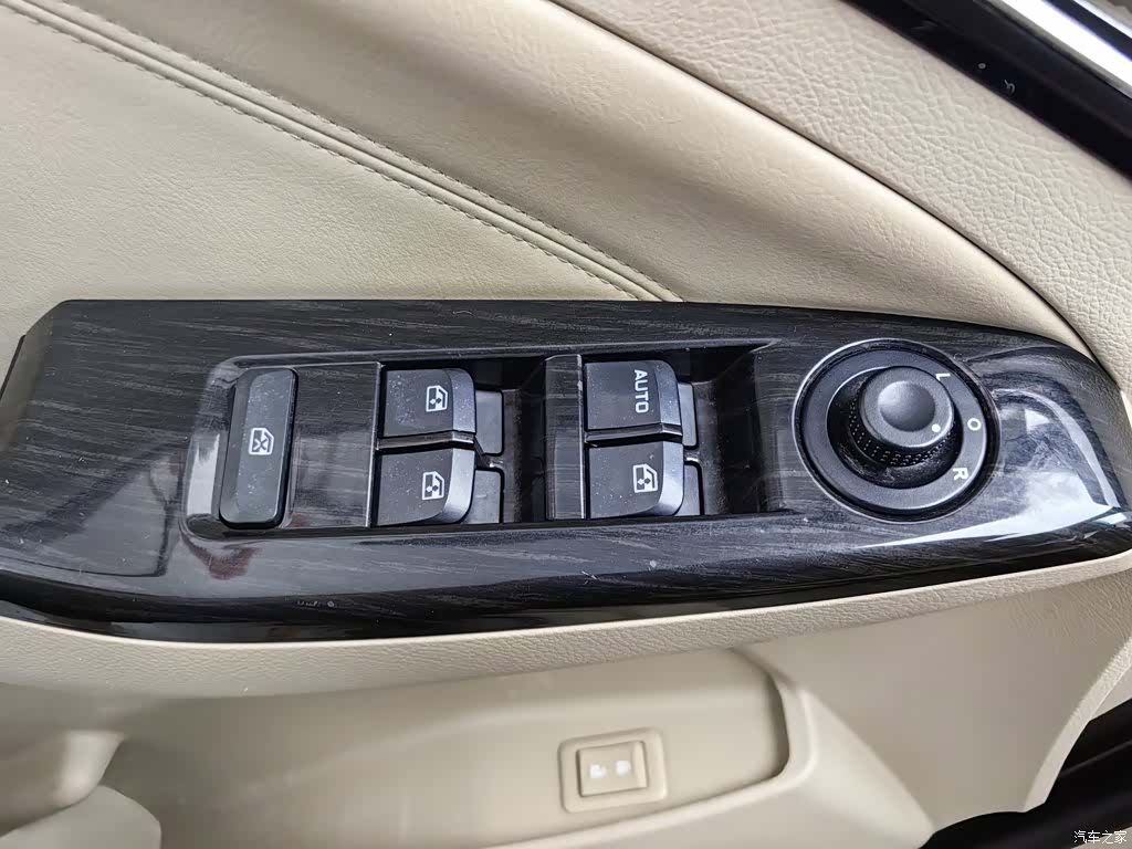 Wuling 730, 2016 9
