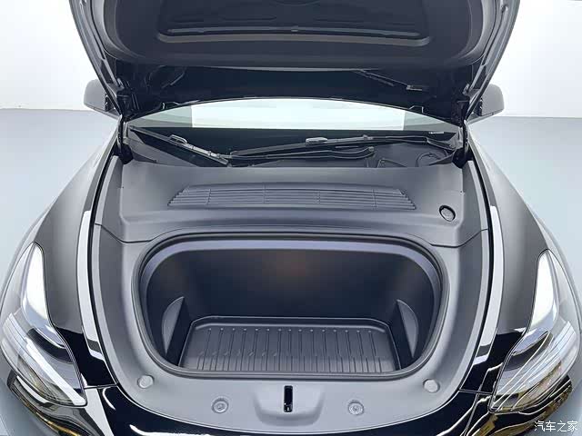 Tesla Model Y, 2024 17
