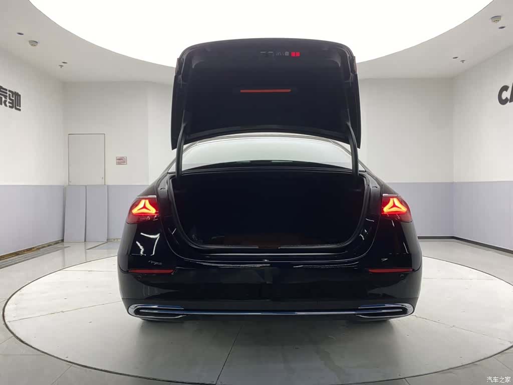 Mercedes-Benz E-Class, 2024 30