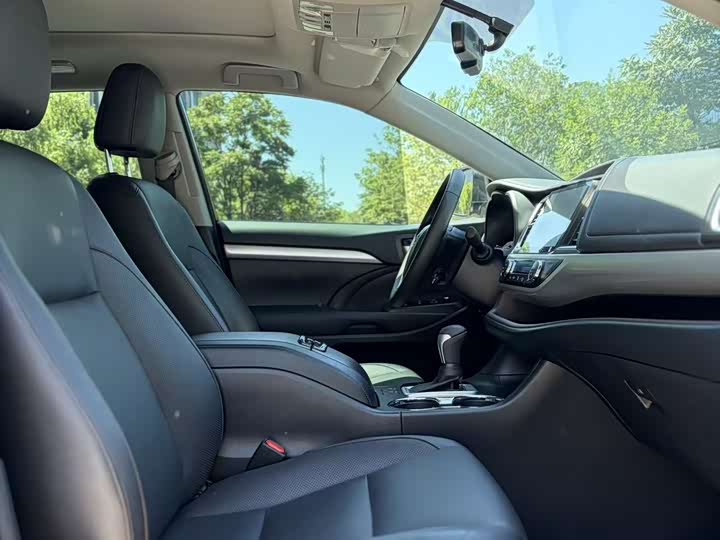 Toyota Highlander, 2017 года фото 12