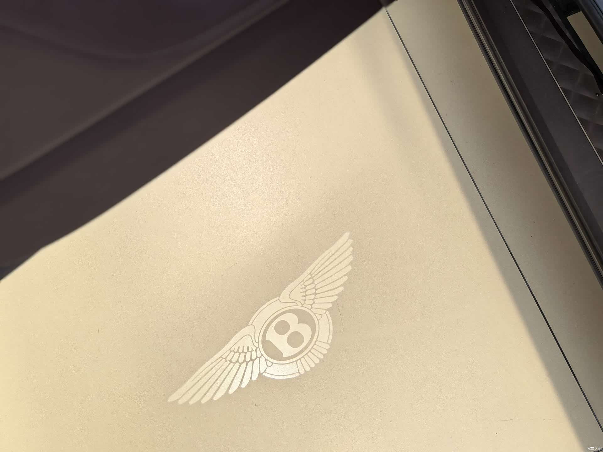 Bentley Bentayga, 2022 10