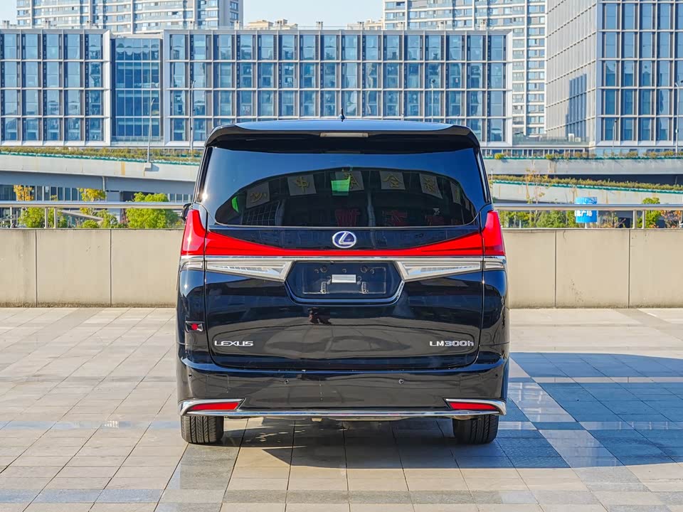 Lexus LM