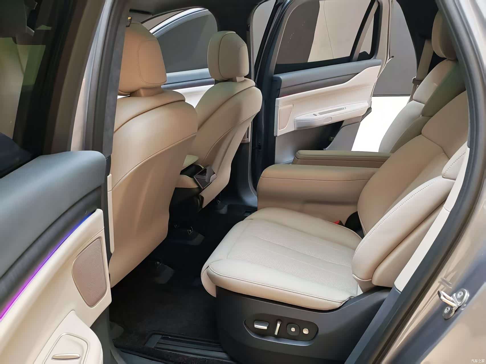 NIO ES8, 2025 10