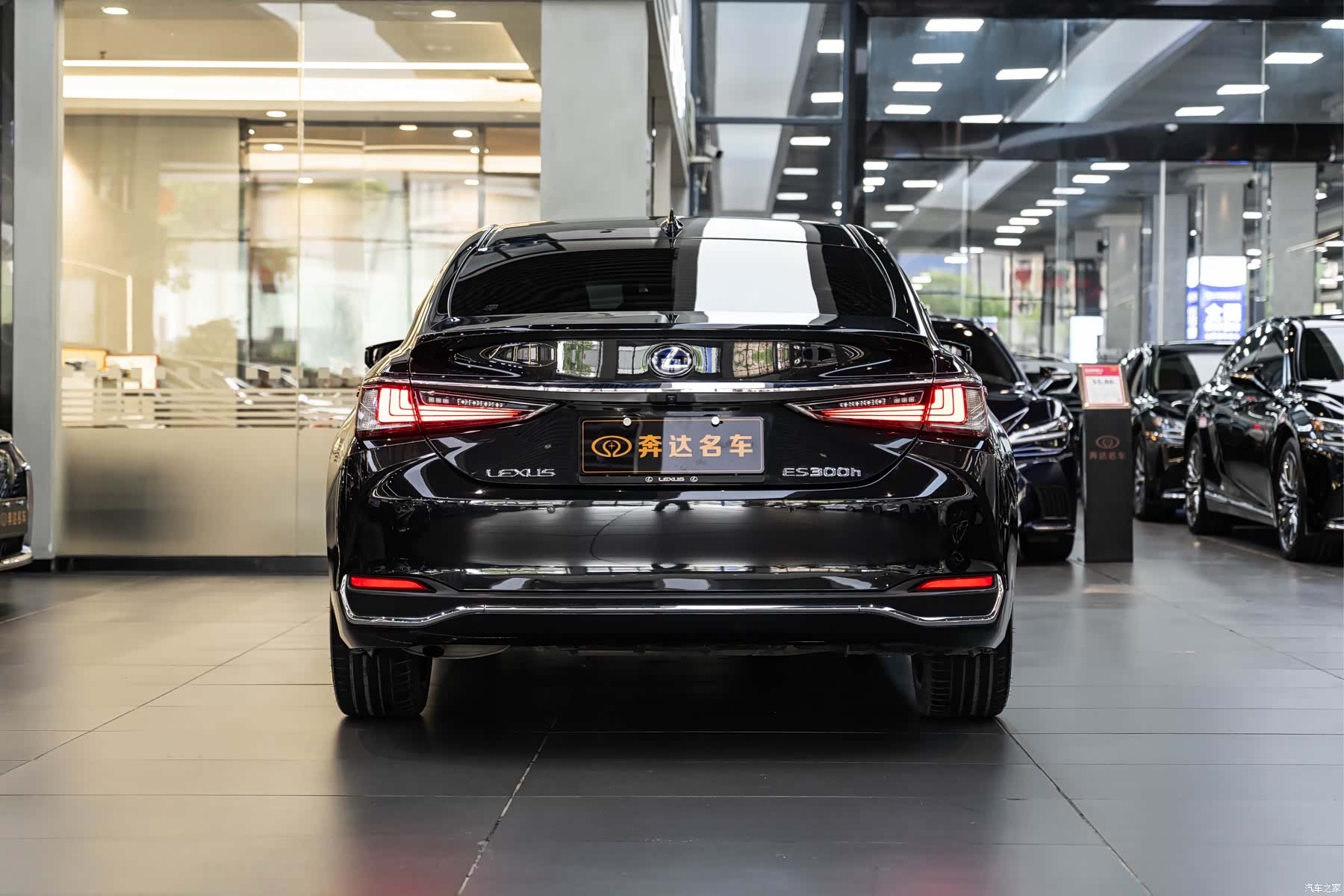 Lexus ES, 2019 все фото
