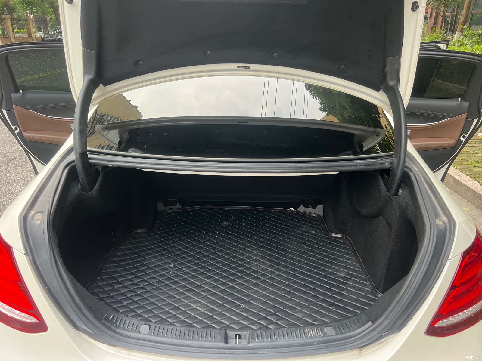 Mercedes-Benz E-Class, 2017 20