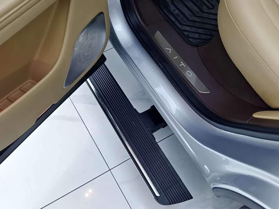 AITO Ask the world M7