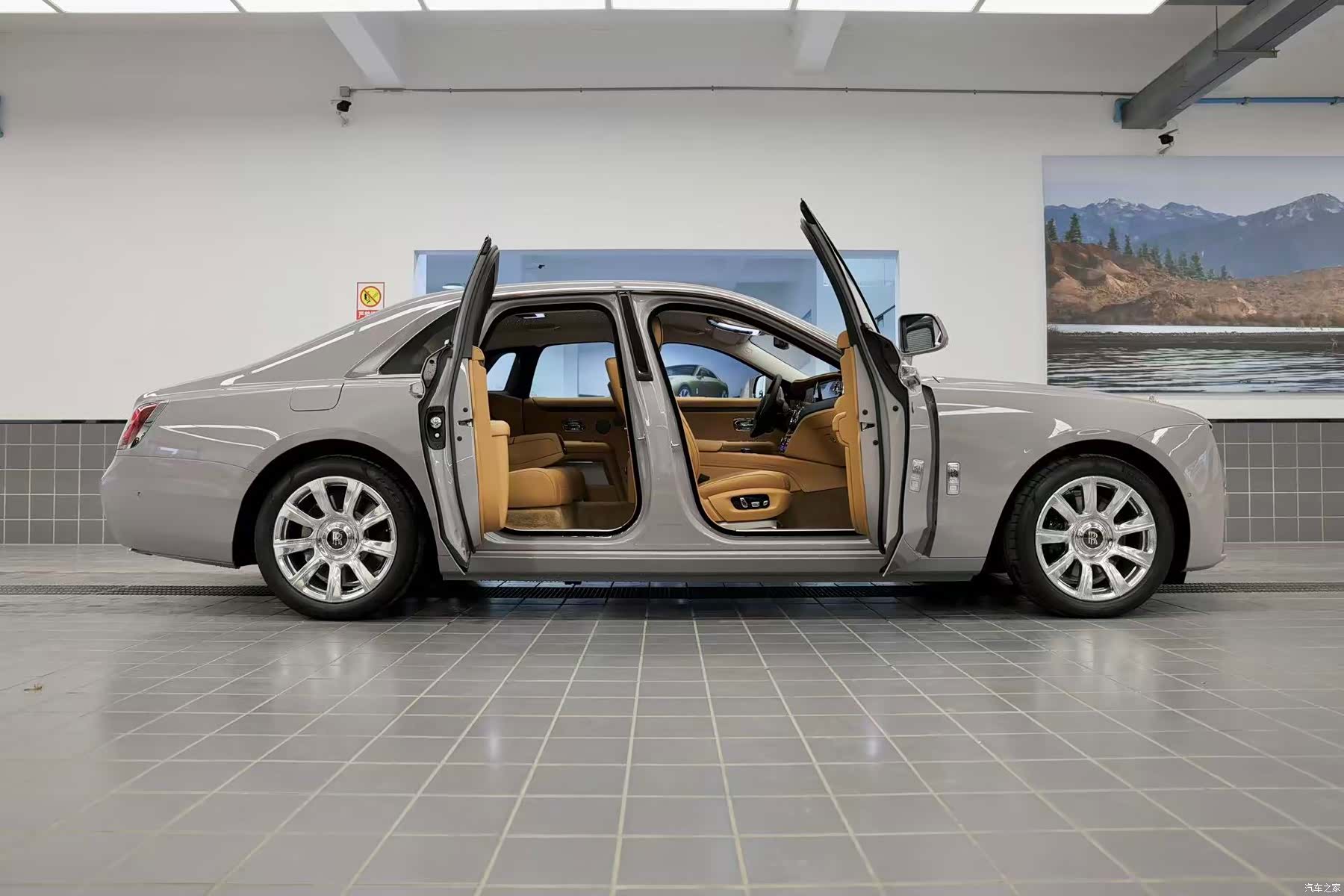 Rolls-Royce Ghost, 2026 все фото