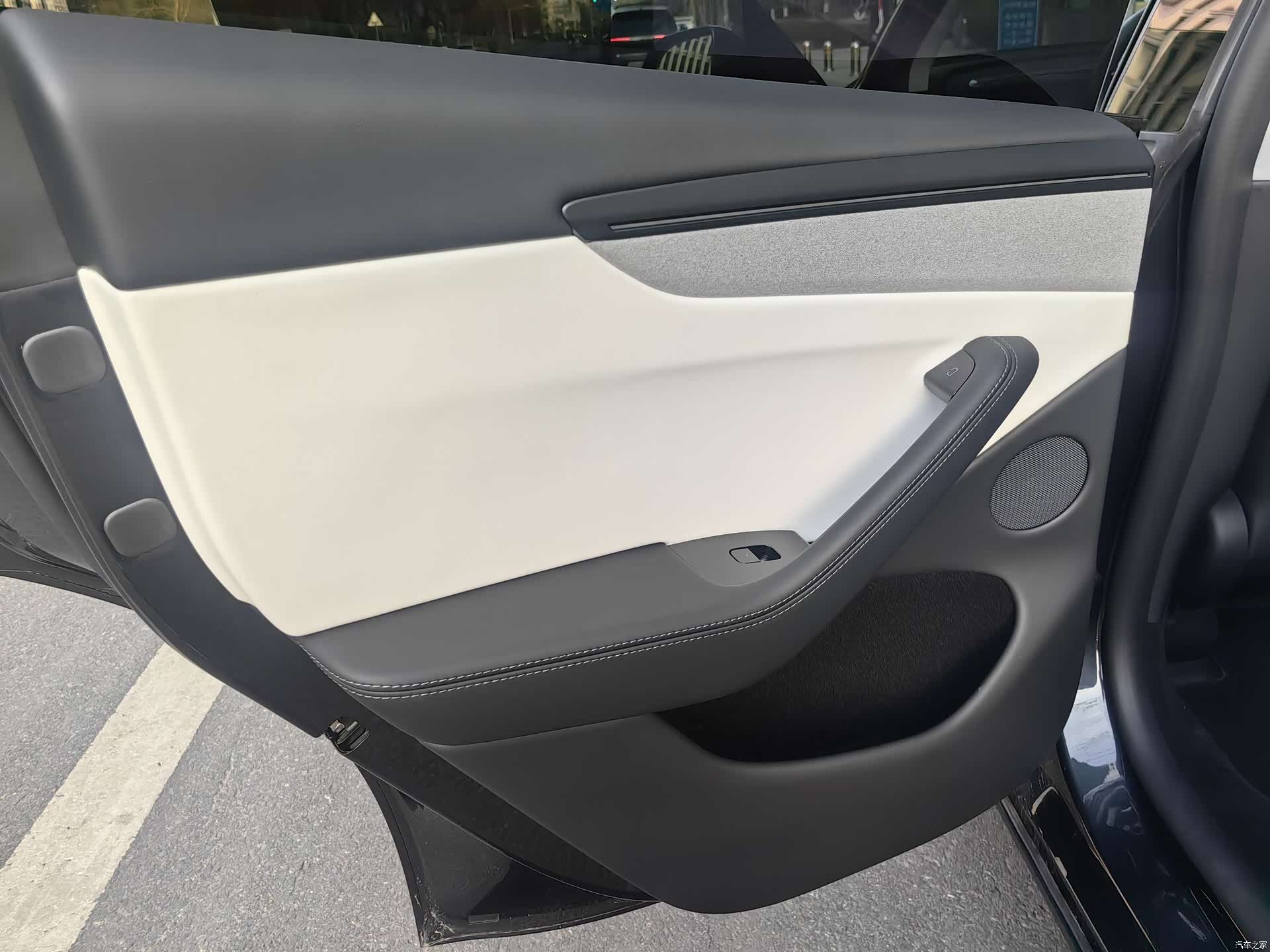 Tesla Model Y, 2025 17