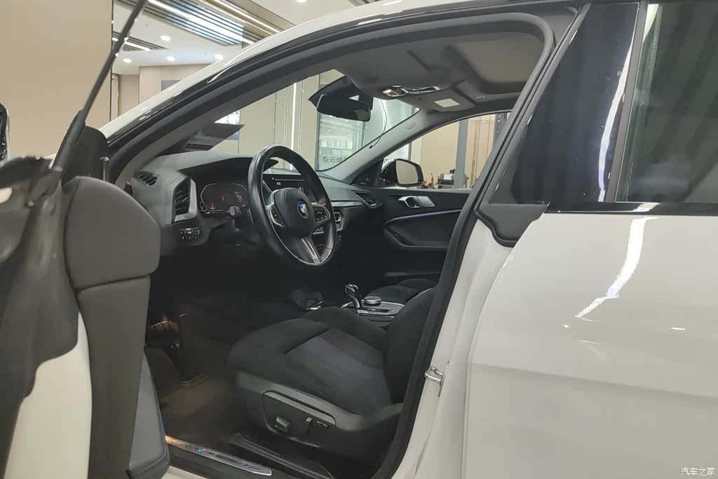 BMW 2 Series, 2023 9