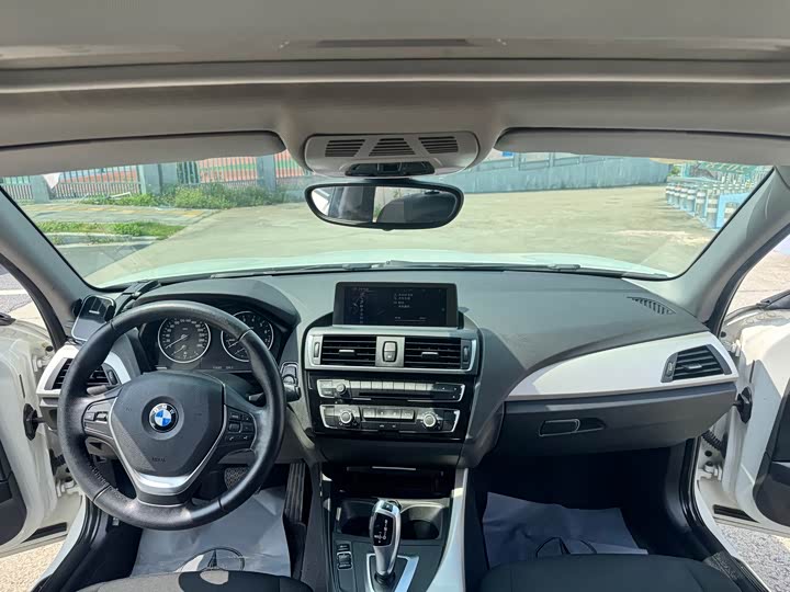 BMW 1 Series 2015 118i Leading