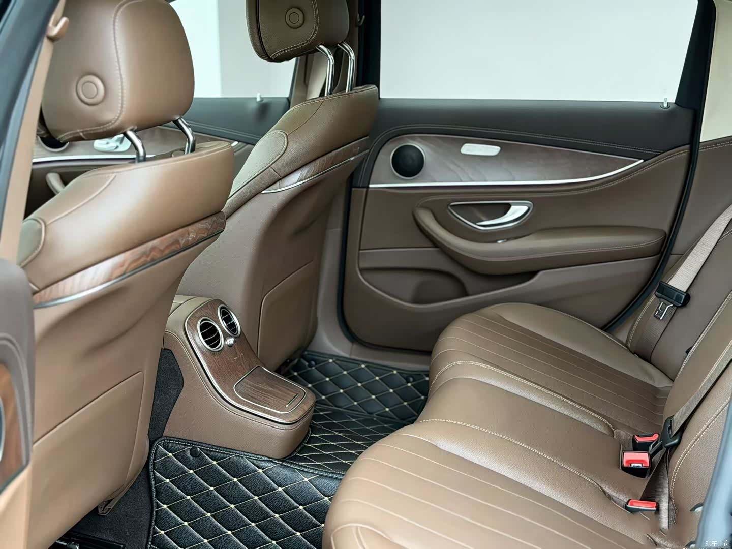 Mercedes-Benz E-Class, 2021 4