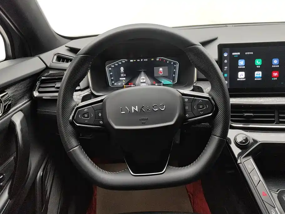 Lynk & Co 06 Lynk & Co 06