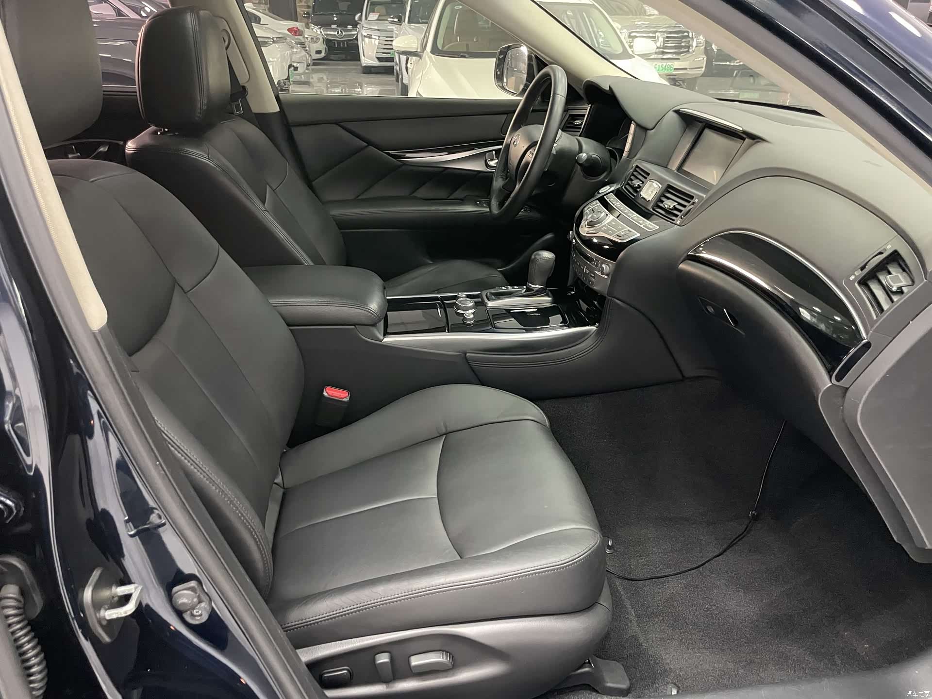 Infiniti Q70, 2017 16