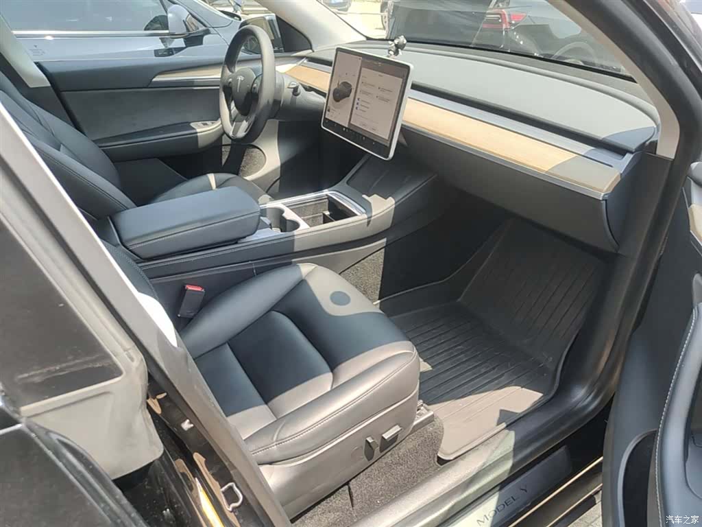 Tesla Model Y, 2022 25