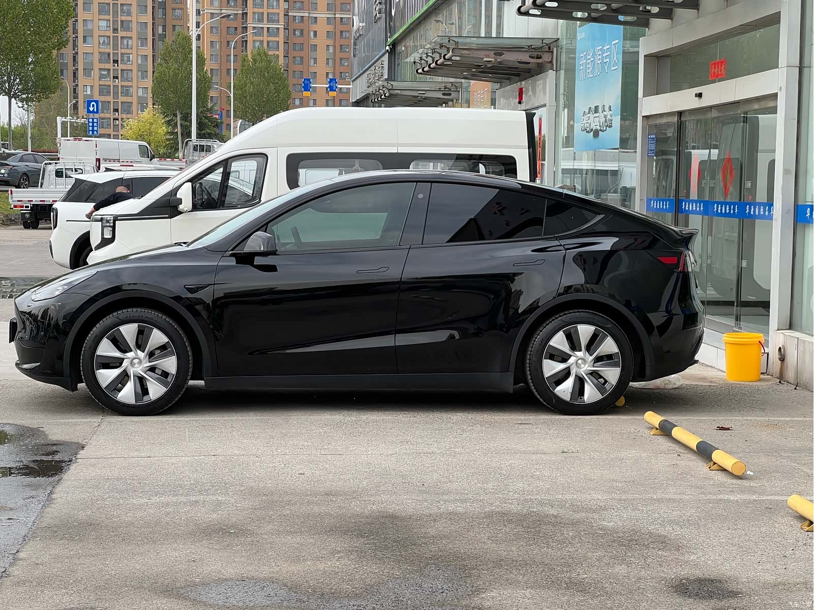 Tesla Model Y, 2023 4