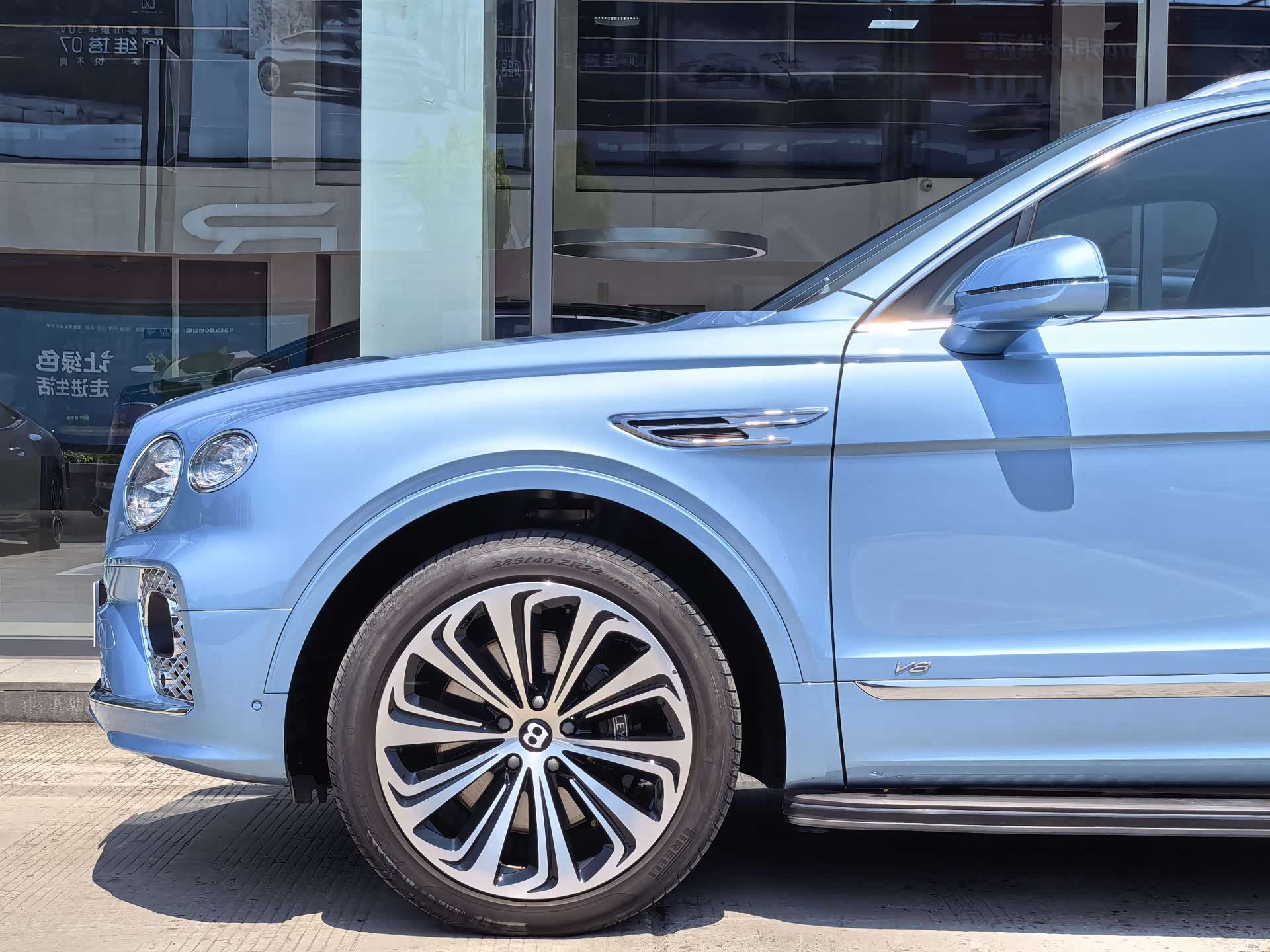 Bentley Bentayga, 2022 6