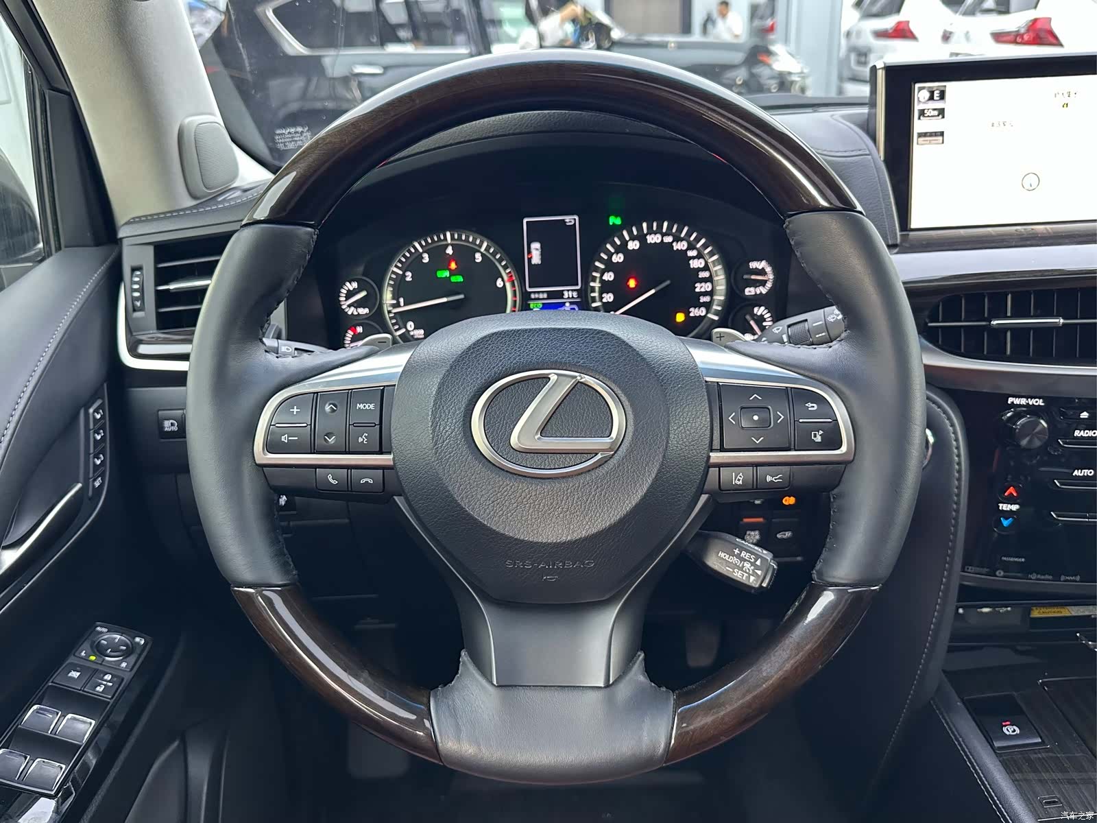 Lexus LX, 2017 7