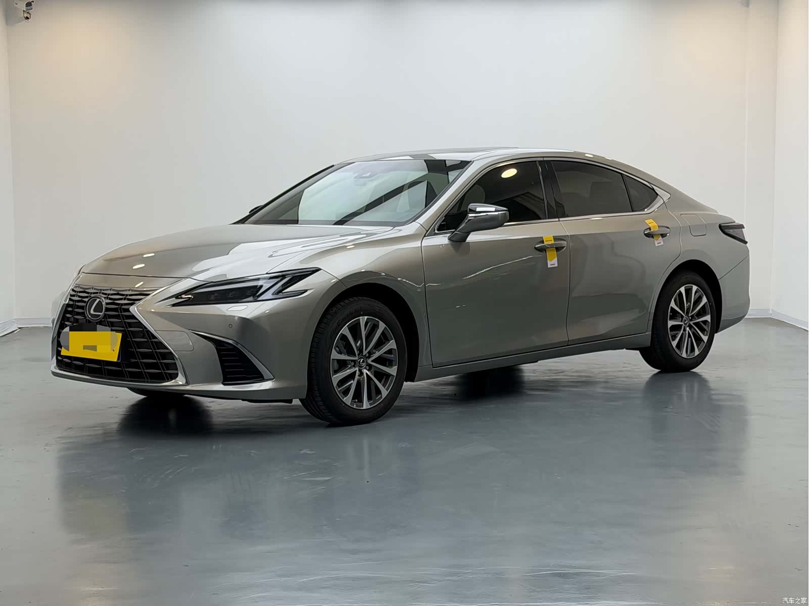 Lexus ES, 2024 1