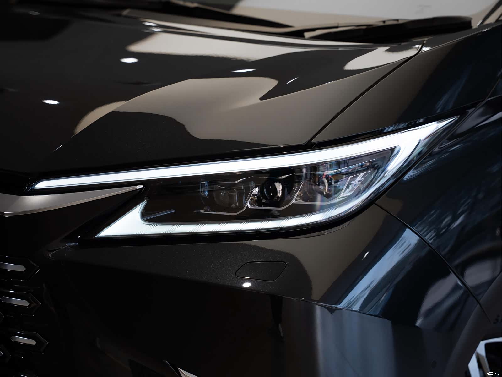 Lexus LM, 2026 6