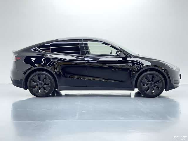 Tesla Model Y, 2024 9