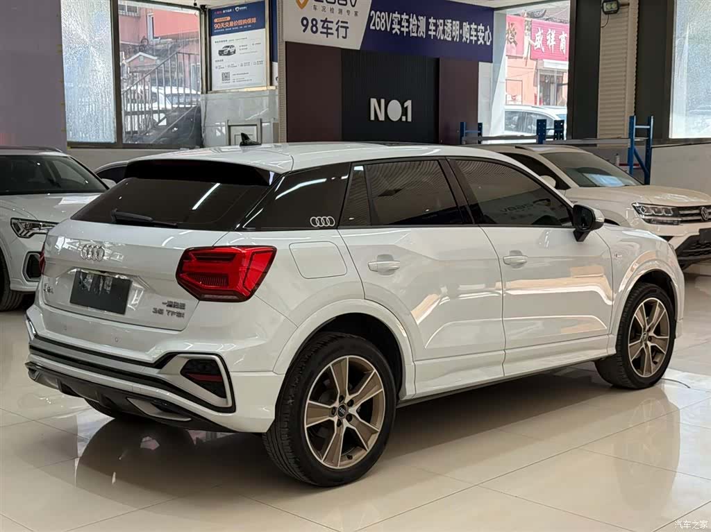 Audi Q2L, 2023 4