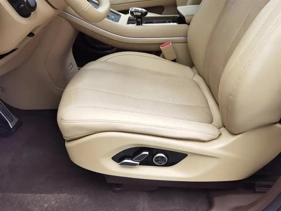 AITO Ask the world M7