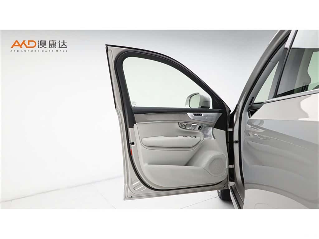 Volvo XC90, 2025 11