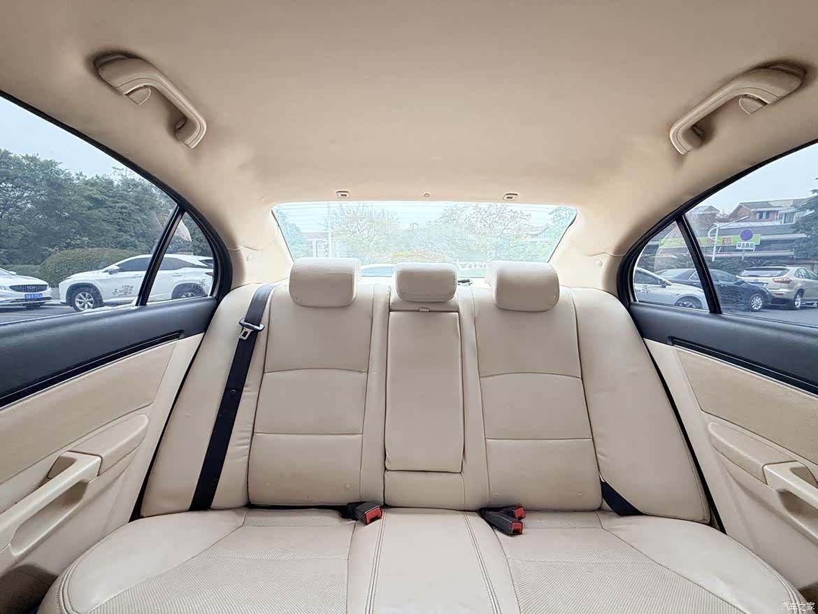 Geely Emgrand, 2013 12