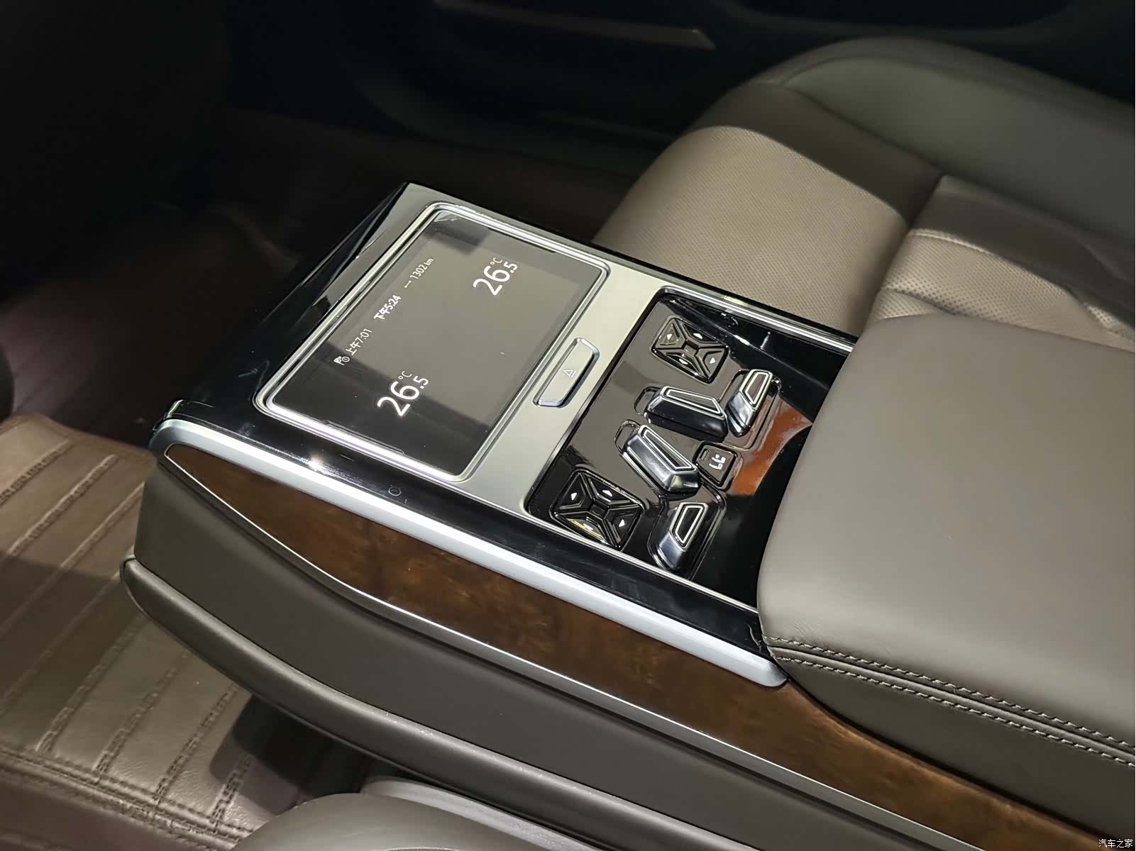Audi A8L, 2020 11
