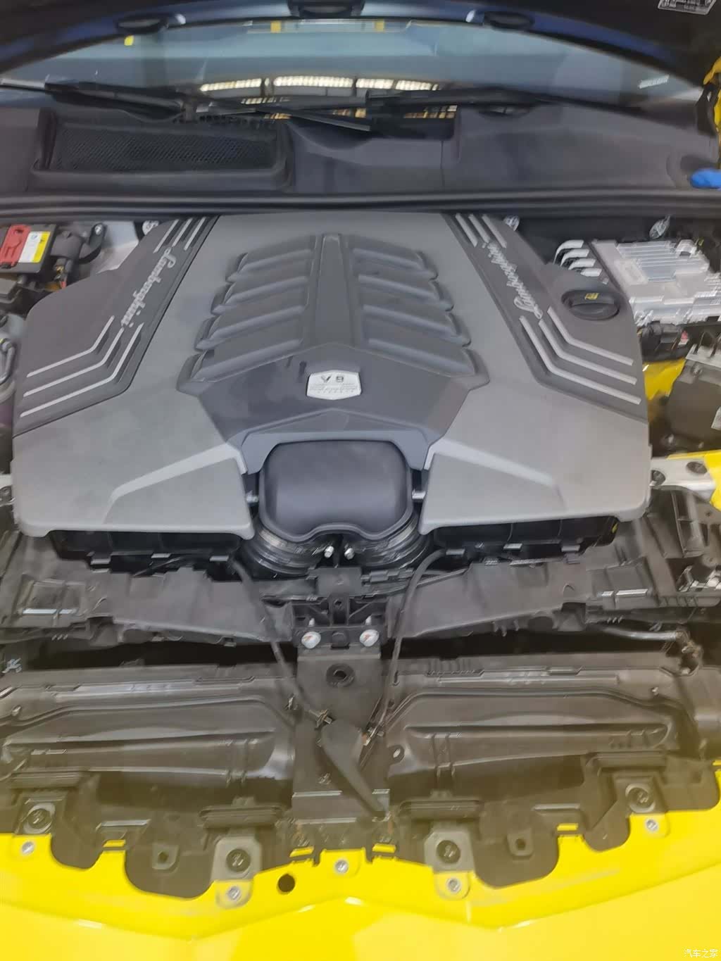 Lamborghini Urus, 2023 все фото