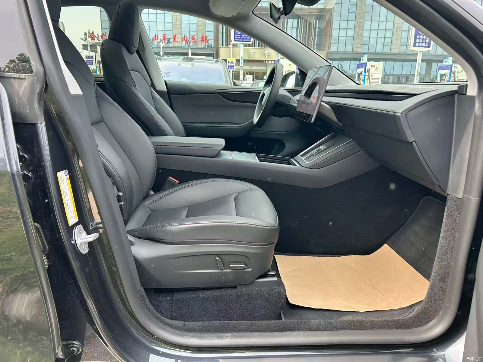 Tesla Model Y, 2025 7
