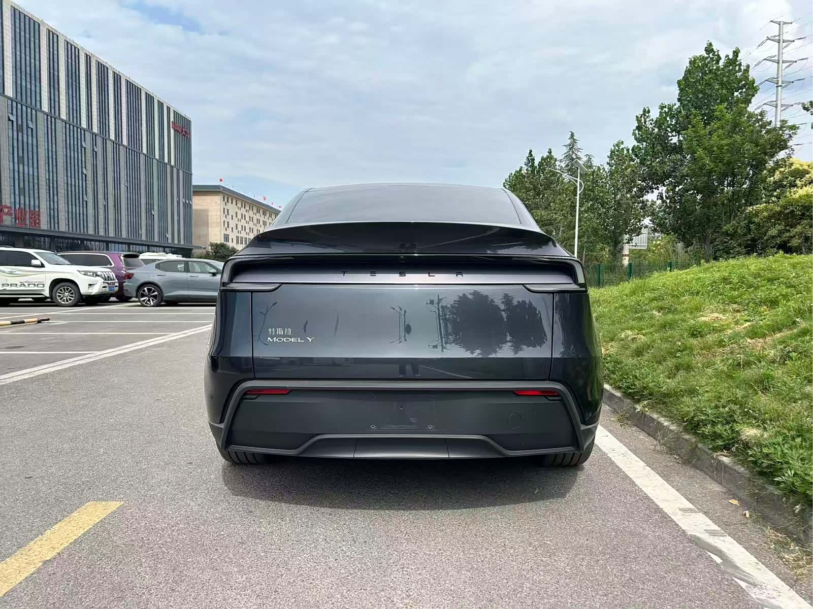 Tesla Model Y, 2025 10