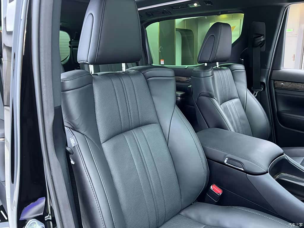 Toyota Vellfire, 2023 22