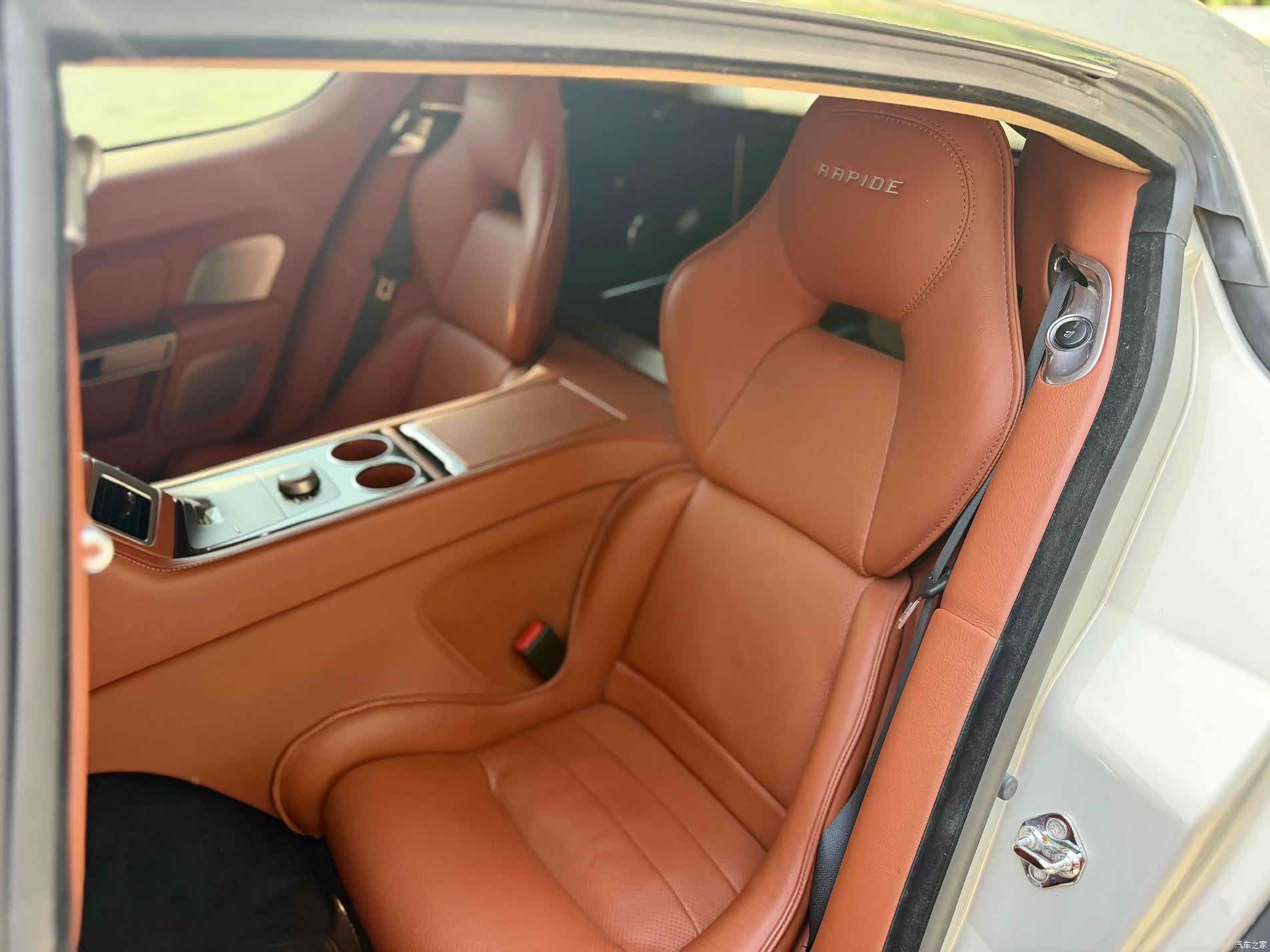 Aston Martin Rapide, 2012 8